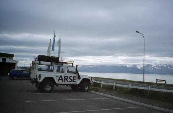 A Land Rover with the word "ARSE" written on the side