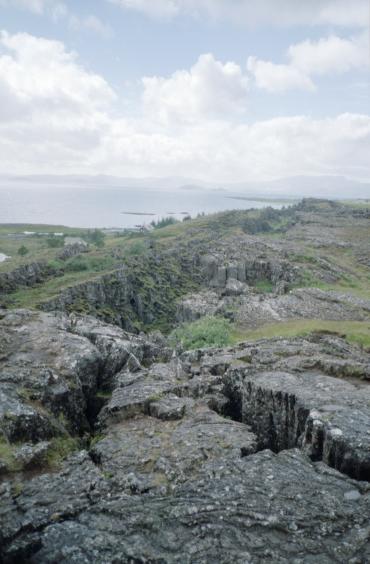 A view over rocks to the lake